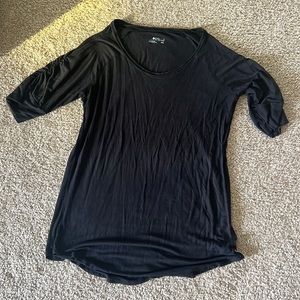 Women’s Columbia brand loose fitting ruched mid-sleeve black hiking shirt size m